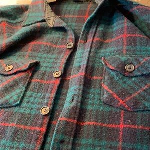 VINTAGE WOOLRICH PLAID BUTTON UP